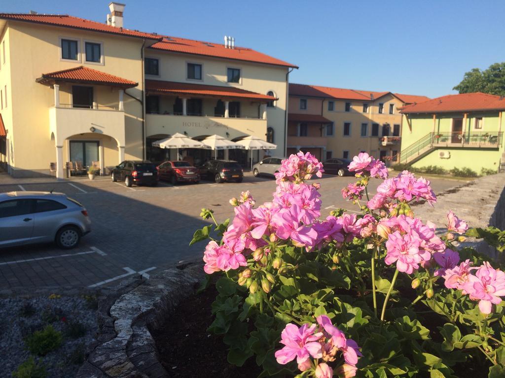 Bed And Breakfast Malovec Divaca Exterior photo