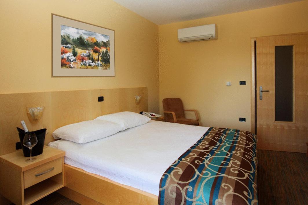 Bed And Breakfast Malovec Divaca Exterior photo